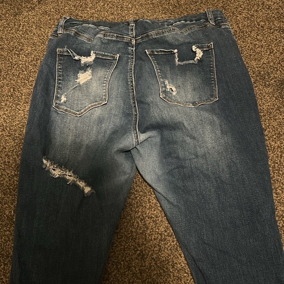 Ripped jeans - Picture 2 of 2